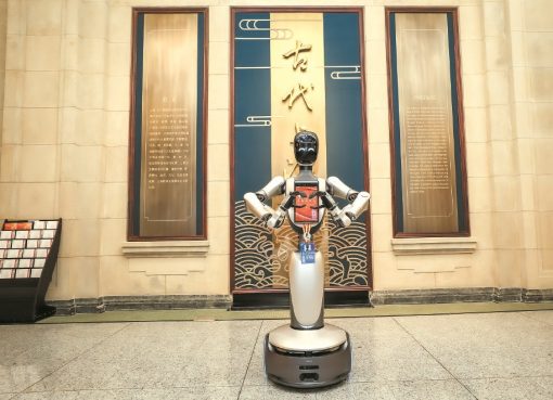 中国の美術館・博物館が「AI時代」へ　ロボットガイドやAI音声解説を導入